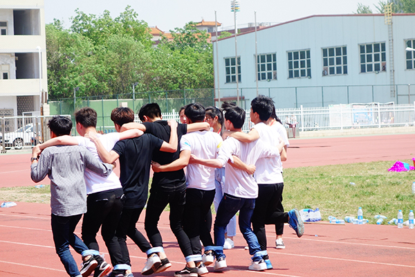 鄭州北大青鳥翔天信鴿軟件學院2018年春季運動會