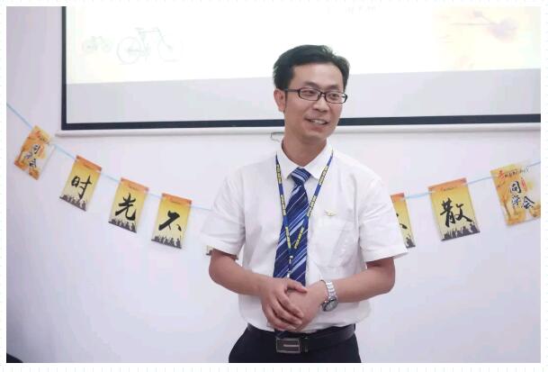 雖然你們畢業(yè)了,但只要翔天信鴿這個學(xué)校在,你們的家就在