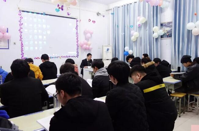 北大青鳥鄭州翔天信鴿校區名師浮立路老師專訪