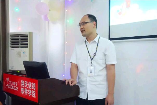 鄭州北大青鳥翔天信鴿A84家長會:相遇青鳥,不負青春!