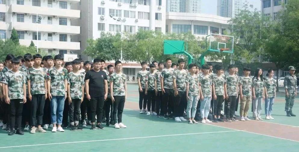 北大青鳥(niǎo)鄭州翔天信鴿啟蒙星軍訓(xùn)匯演