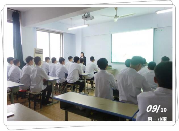 北大青鳥鄭州翔天信鴿Q1906班開學(xué)典禮