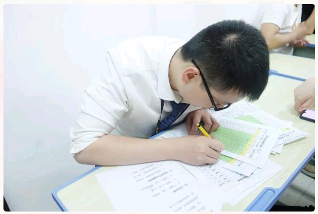 比賽結束,統(tǒng)計分數(shù)中~