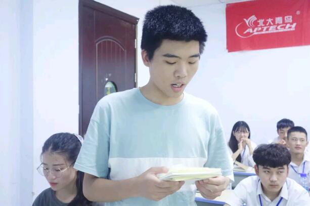 我們青鳥學(xué)社的學(xué)姐學(xué)長對本次比賽進(jìn)行了點(diǎn)評