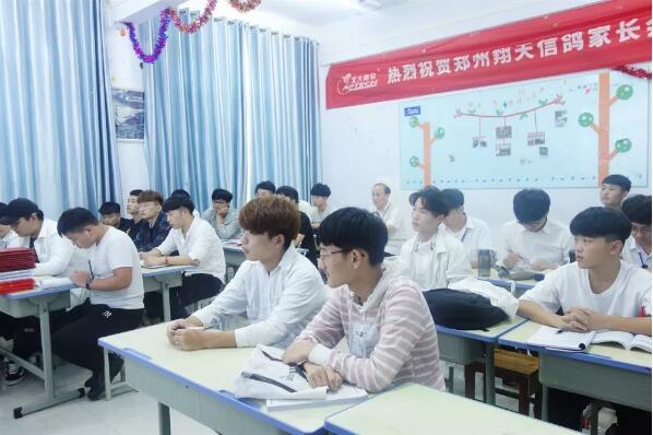 北大青鳥鄭州翔天信鴿B196班班委任命:是榮譽(yù),亦是責(zé)任
