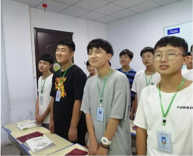 鄭州北大青鳥翔天信鴿啟蒙星開班儀式暨校內拓展!