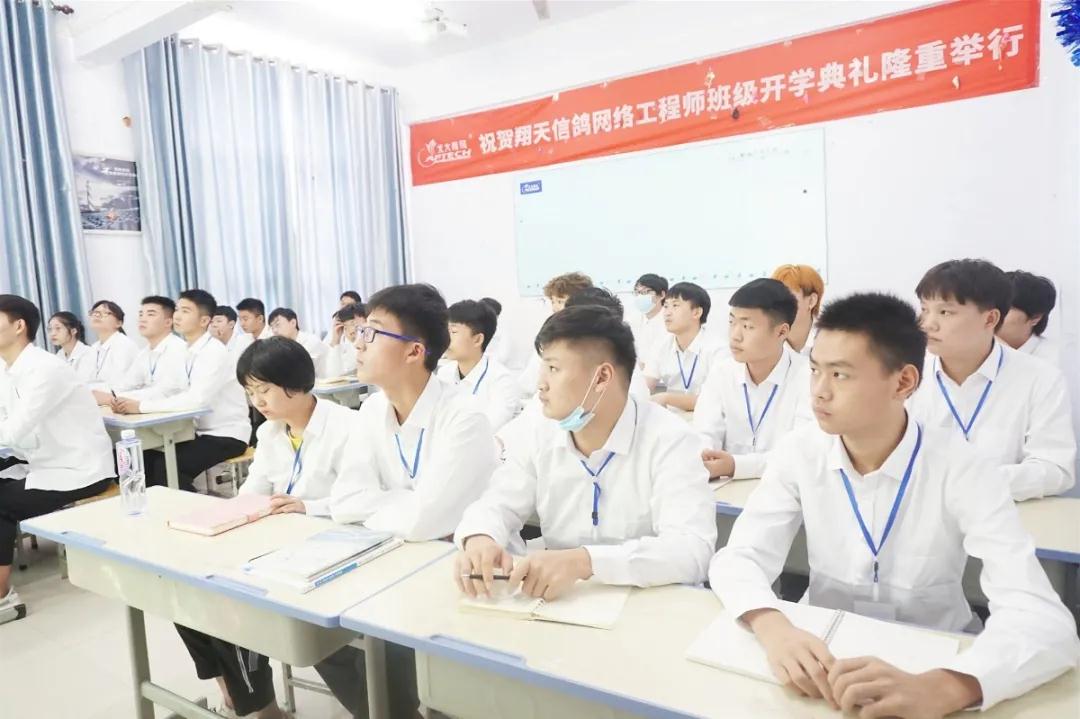 初中畢業(yè)上什么學校學什么專業(yè)更有前途