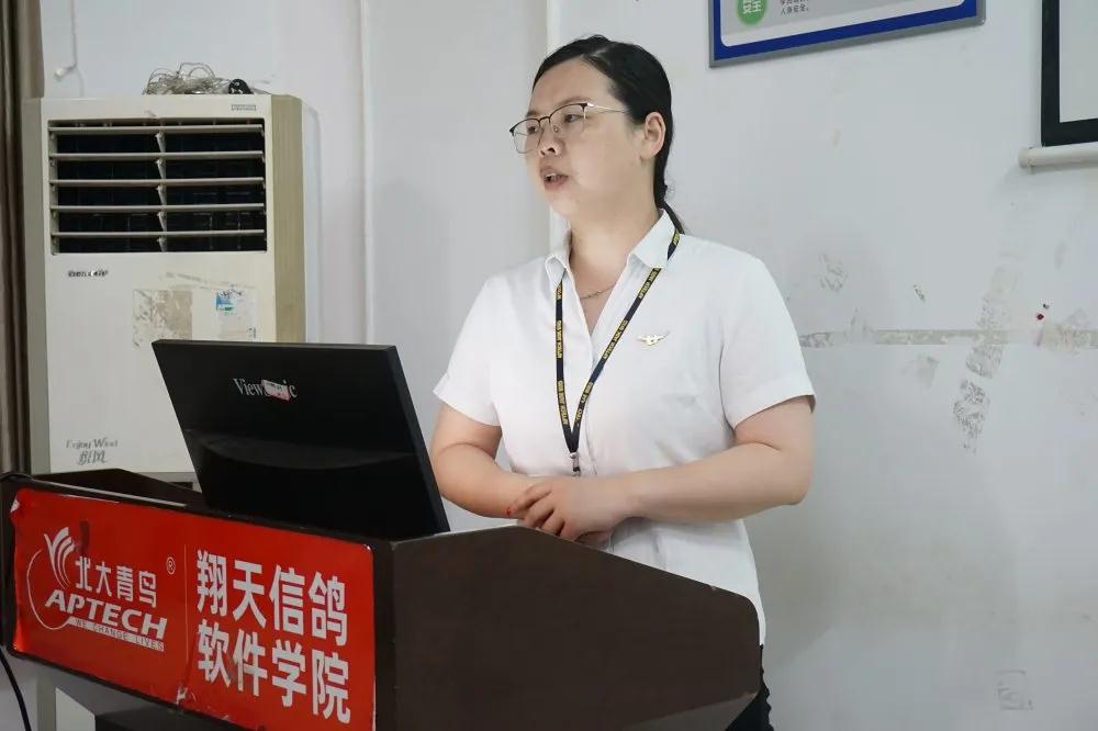 鄭州北大青鳥翔天信鴿A316班開學典禮