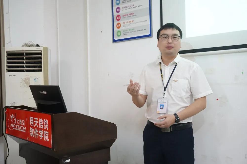 鄭州北大青鳥翔天信鴿A316班開學典禮