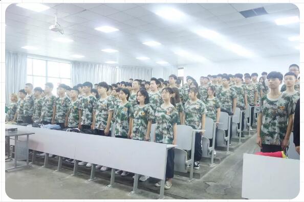 鄭州北大青鳥翔天信鴿啟蒙星新生軍訓(xùn)強(qiáng)勢(shì)來襲